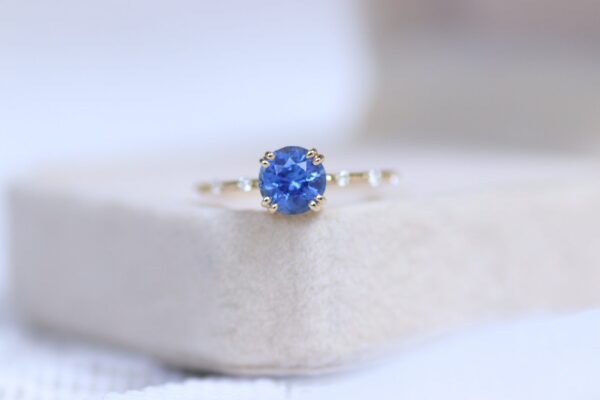 Round blue sapphire diamond ring 14k yellow gold